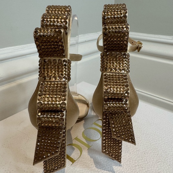 BOW DOWN TO THESE NEVER WORN Nicholas Kirkwood Gold Satin And Crystal Sandals 🤩 - Picture 6 of 9